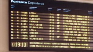 A Monza si aspetta il treno per quindici ore al giorno: quasi 1000 i minuti di ritardo