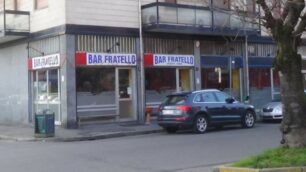 Bovisio, marocchino seda una lite tra italiani: accoltellato