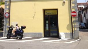 Code allo sportello di Camparada, un cittadino scrive alle Poste