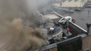 Fiamme in un ristorante, evacuata la Camera di commercio di Monza