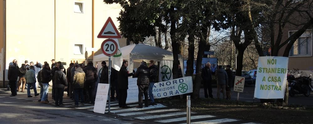 Lega nord in piazza a Carnate contro la moschea: «Il sindaco si occupi dei problemi reali»