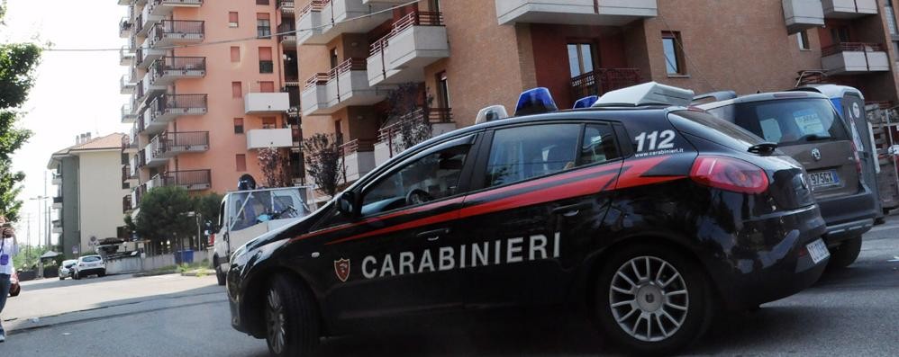 Limbiatese fugge all’alt. Fermato, tira calci e pugni ai carabinieri