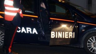 Monza, fermano i carabinieri e fanno arrestare due ladri