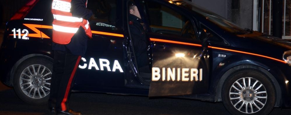 Monza, fermano i carabinieri e fanno arrestare due ladri