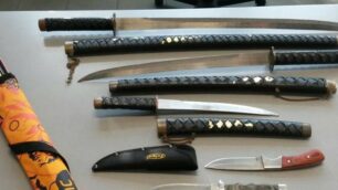Tenta colpo a Lissone: a casa aveva carabina, pistola e tre spade