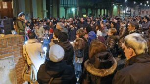 Trecento alla fiaccolata, Cavenago sfila per dire “Je suis Charlie”