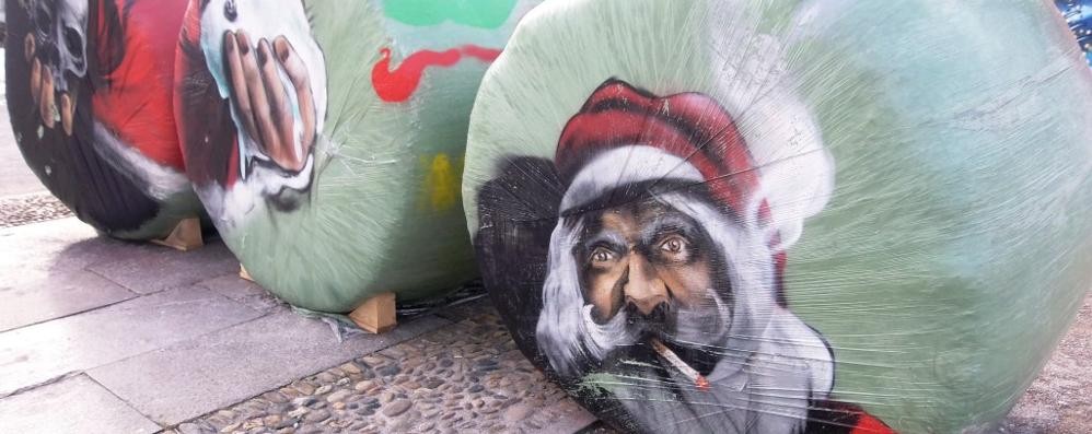 Vandali accaniti a Cesano: nuovi danni al Babbo Natale che fuma