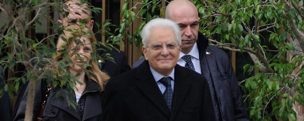 Benvenuto presidente. Ma come si gestisce e chi paga la fotografia di Mattarella?