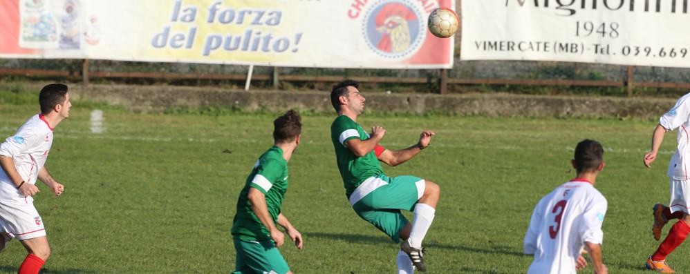 Calcio, il bomber della DiPo  va in porta e para un rigore: «Ho ragionato da  attaccante»