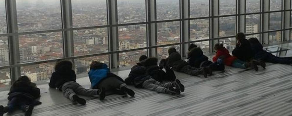 Guardare il mondo dall’alto: la materna di Lissone in visita al palazzo della Regione