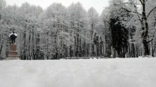 Il Comune di Monza: «Se la neve è acquosa lo spazzaneve non serve»