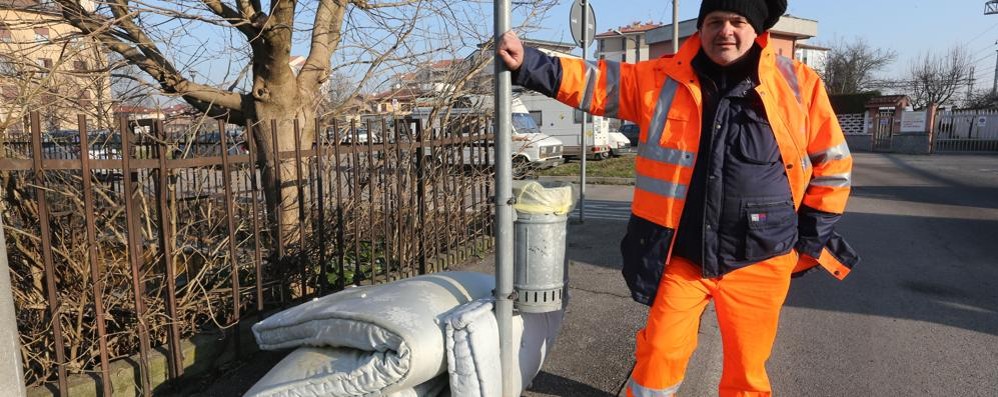 Il netturbino le canta ai cittadini di Monza: «Volete far qualcosa? Siete lerci e maleducati»