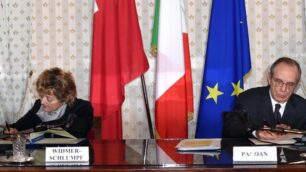 La fine del segreto bancario tra Italia e Svizzera, Renzi: «Tornano miliardi di euro»