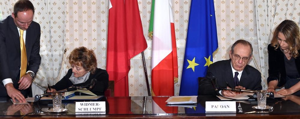 La fine del segreto bancario tra Italia e Svizzera, Renzi: «Tornano miliardi di euro»