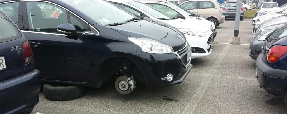 Ladri di pneumatici colti sul fatto a Desio: al lavoro nel parcheggio vicino alla stazione