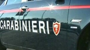 Minaccia la moglie con una pistola e la violenta per due anni, marito arrestato