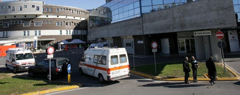 Monza: il montacarichi si ribalta, sessantenne intrappolato