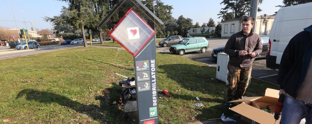 Monza, nuove e più vistose paline per le macchine salva-cuore