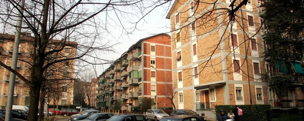 Monza, nuovo rinvio per la famiglia senza lavoro e sotto sfratto: «Basterebbe una casa in deroga»