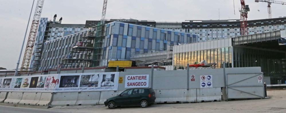 Monza, troppi appalti senza gara all’ospedale San Gerardo. Bene l’asl