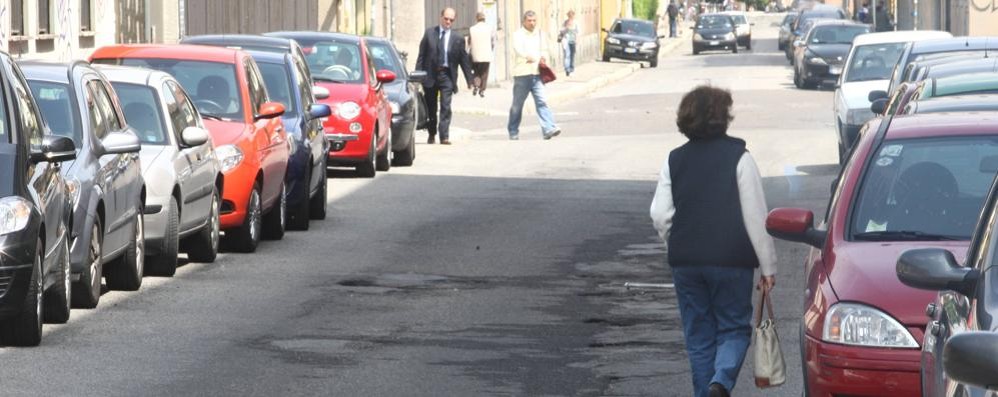 Monza, un’altra truffa agli automobilisti: il biglietto che chiede i danni per l’auto  parcheggiata