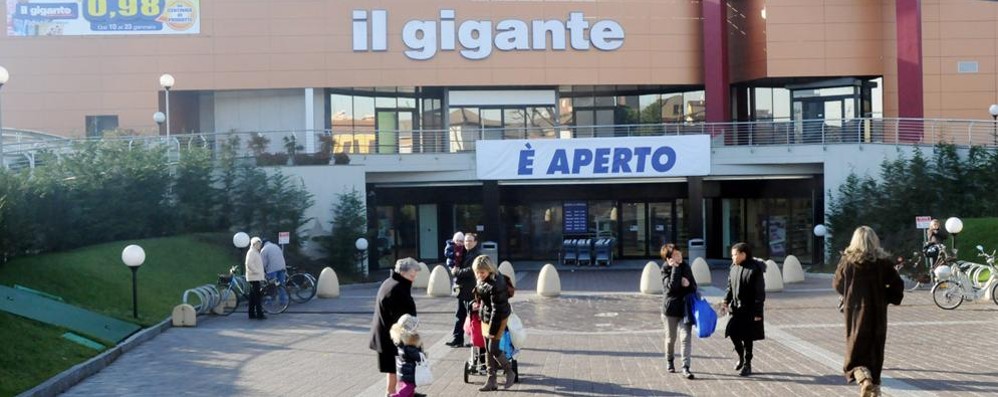 Rapina al Gigante di Cesano, minacce a un dipendente. Il sindacato protesta