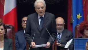 Sergio Mattarella ha giurato da presidente della Repubblica: «Sarò arbitro imparziale, siate corretti»