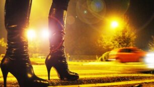 Sfruttavano le prostitute per 30 euro al giorno, tre indagati a Monza
