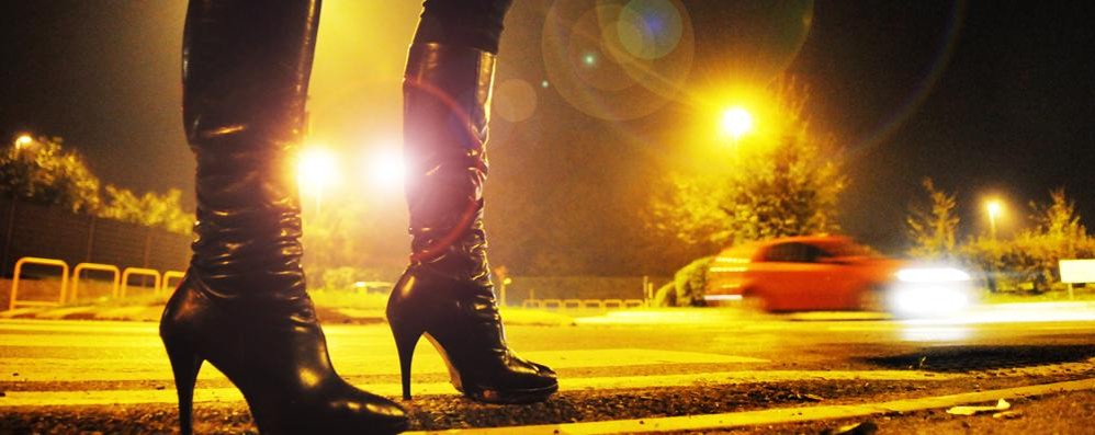 Sfruttavano le prostitute per 30 euro al giorno, tre indagati a Monza