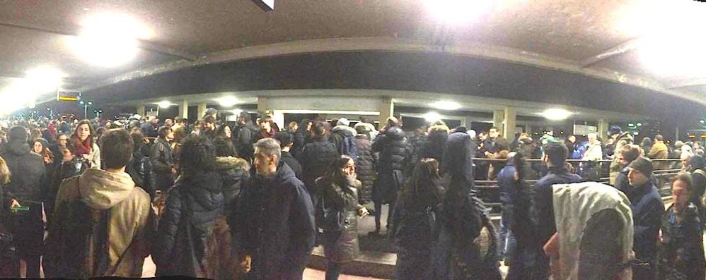 Treni, i pendolari incontrano la Regione tra timori e nuove speranze per Trenord