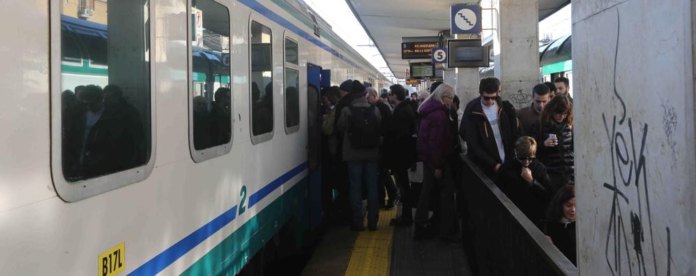 Treni, incontro pendolari-Regione: preoccupazione per i tagli di Trenord