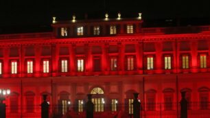 Villa reale e Arengario illuminati di rosso: è il “Red alert” di Monza per la Siria