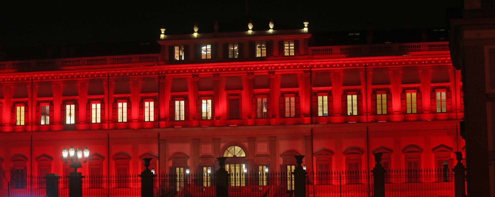 Villa reale e Arengario illuminati di rosso: è il “Red alert” di Monza per la Siria