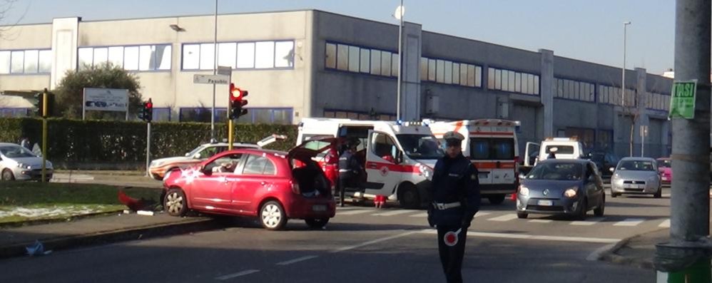 Violento scontro a Paderno Dugnano: un altro incidente in via Maresciallo Giardino