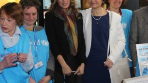 Besana, Elisabetta Canalis  al Gandhi: è la nuova ambasciatrice dell’Unicef Italia