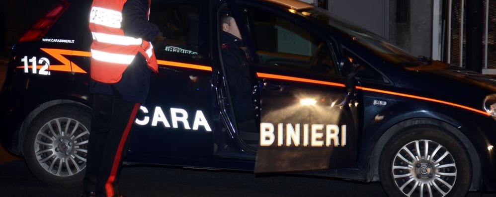 Cavenago, lanciano l’auto contro un bar e fuggono con un cambiamonete