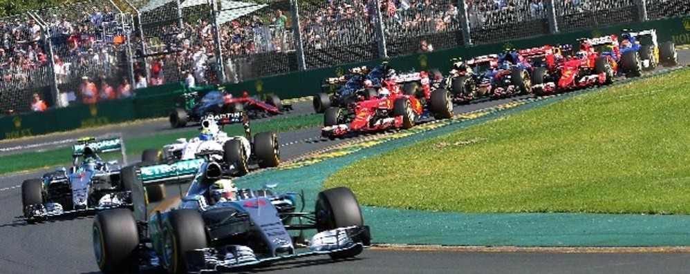 F1, doppietta Mercedes a Melbourne: Hamilton e Rosberg davanti a Vettel