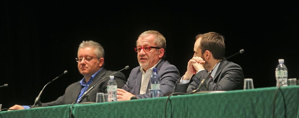 Il referendum sull’autonomia della Lombardia, Maroni a Monza: «Non egoismo, ma equità»