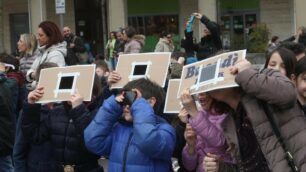 L’eclissi di sole tra le nuvole a Monza e in Brianza