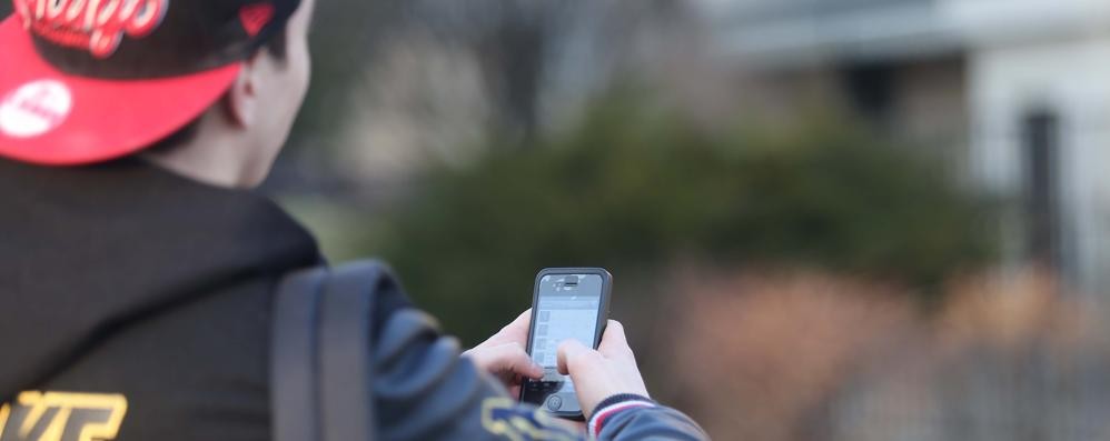 Lesmo, indagine a scuola: una ragazza su 4 dà le foto a sconosciuti via internet