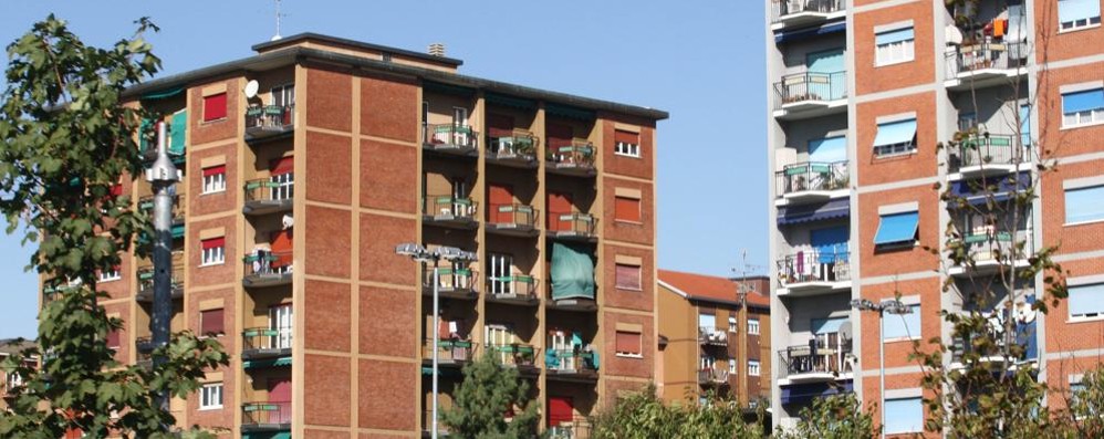 Monza: vedono i ladri sul loro balcone, li cacciano a pugni