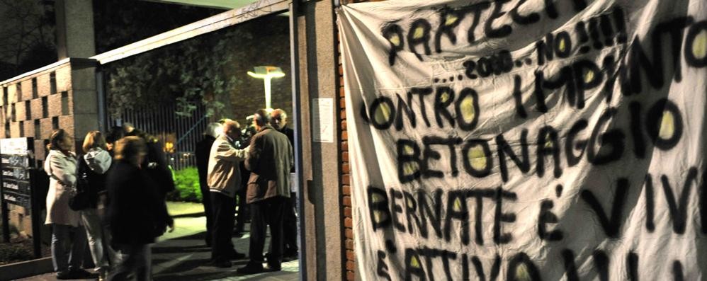 Arcore, una protesta contro l’impianto di betonaggio a Bernate