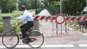 «Basta morti come Matteo, la viabilità ciclistica a Monza è drammatica»