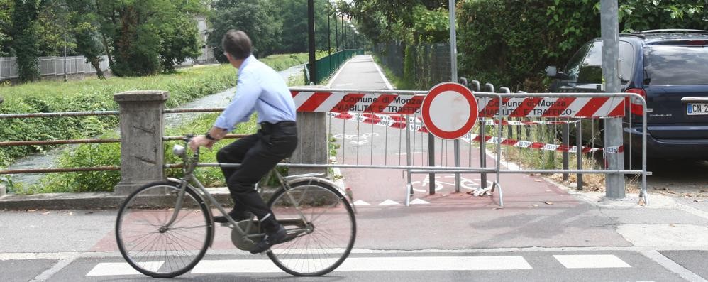 «Basta morti come Matteo, la viabilità ciclistica a Monza è drammatica»