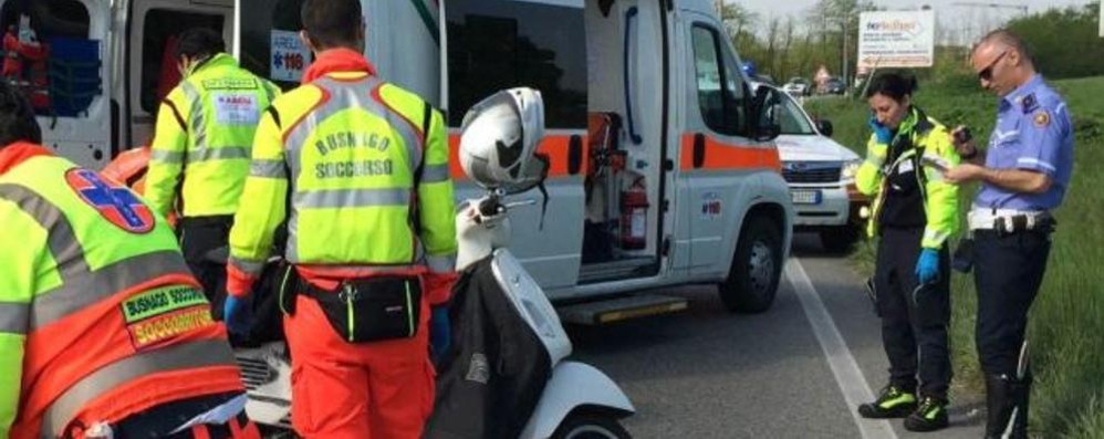 I soccorritori sul luogo dell’incidente a Busnago