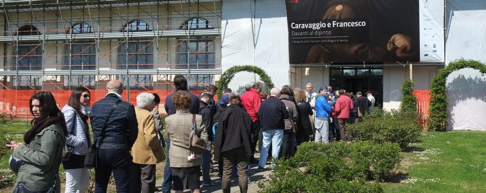 Monza, in coda per entrare alla mostra di Caravaggio