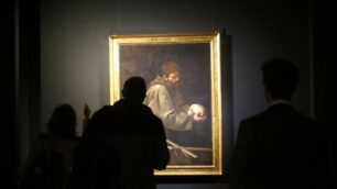 Caravaggio è a Monza: il San Francesco dall’allestimento ai primi visitatori