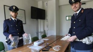 Monza, la droga sequestrata allo spacciatore da parte della polizia di Stato