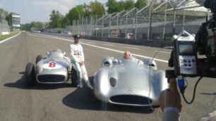 Monza, la festa Mercedes per Fangio con sir Moss