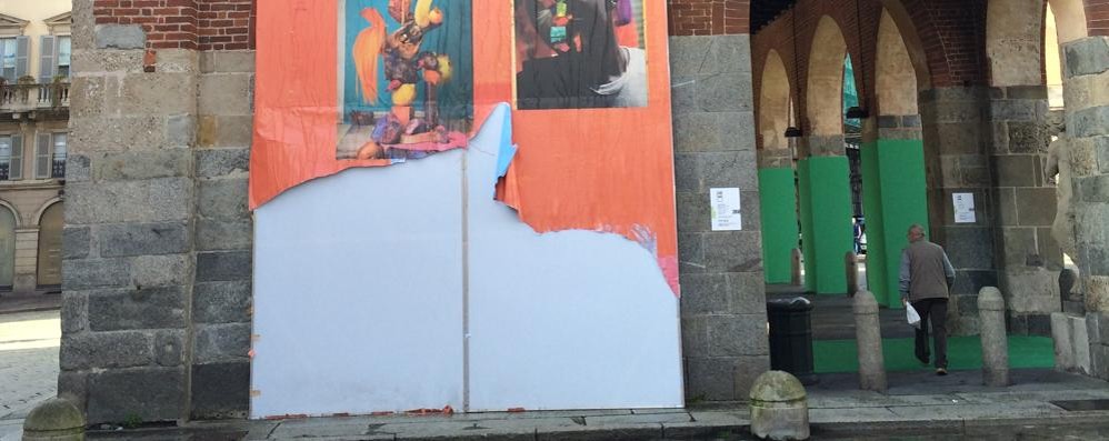 Monza, vandalizzata l’opera di Lorenzo Vitturi sull’arengario per la Biennale